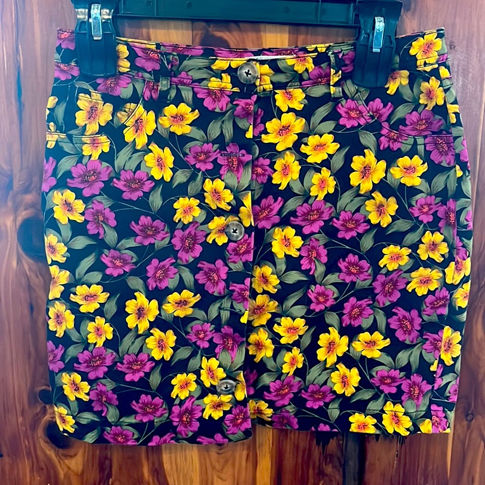 Cute gently worn skirt